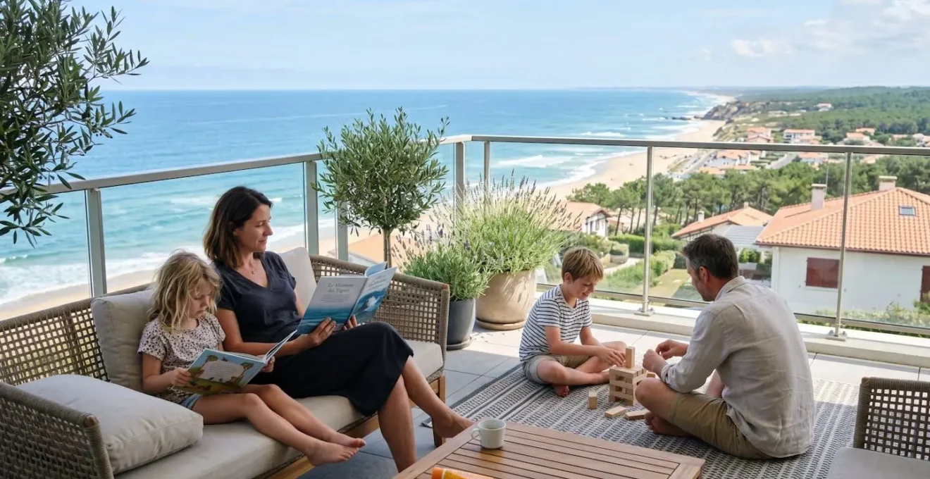 Une famille de quatre personnes profite d'un moment de détente sur la terrasse d'un appartement moderne avec vue sur l'océan Atlantique